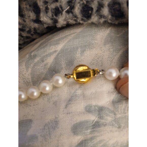Vintage Carolee Faux Pearl Necklace 30" Gold Tone Clasp Classic Knotted Strand - Picture 5 of 5